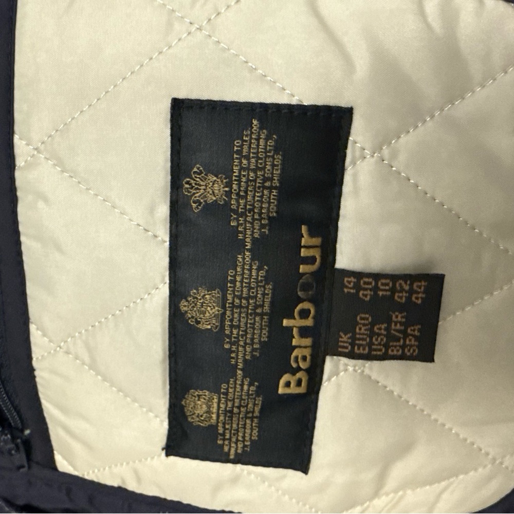 Barbour Quilted Jacket Women with Dark Trim - Picture 2 of 3